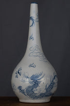 Koreaanse flesvaas met blauwe drakendecoratie