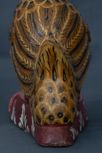 Handgesneden en beschilderd houten eend in Balinese stijl