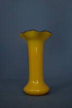 Geel ‘Tango Glass’ Art Deco vaas met zwarte decoratie