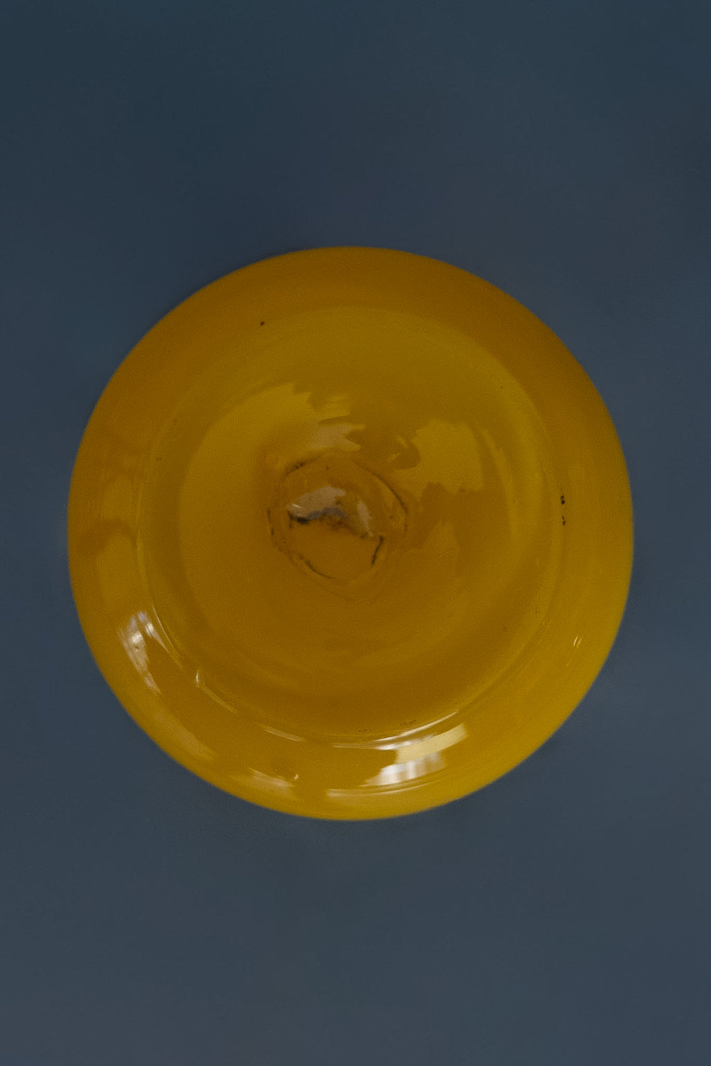 Geel ‘Tango Glass’ Art Deco vaas met zwarte decoratie