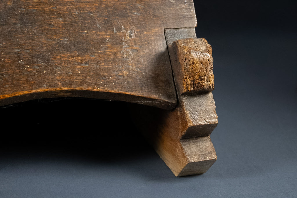 Antieke handgesneden houten dekenkist