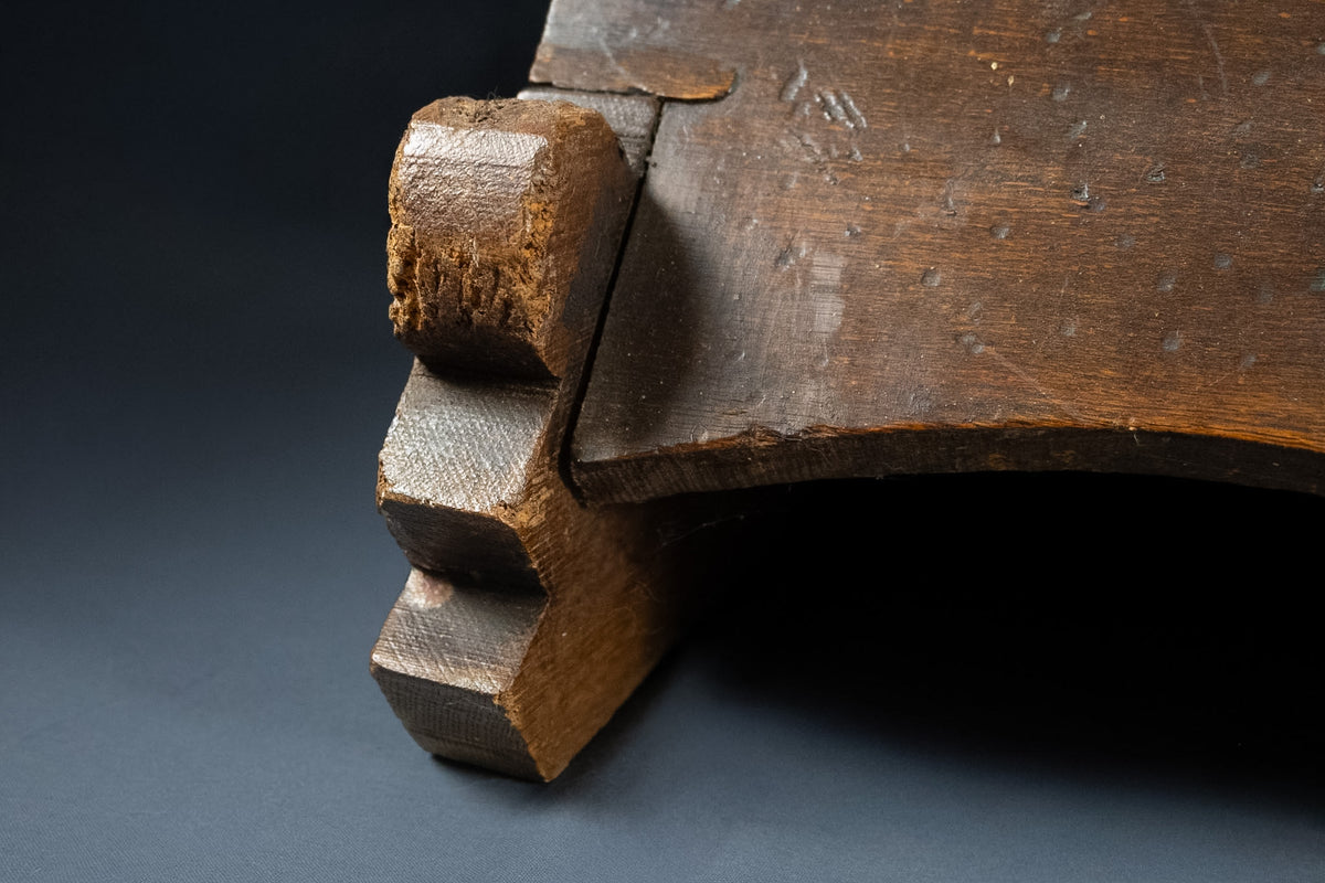 Antieke handgesneden houten dekenkist