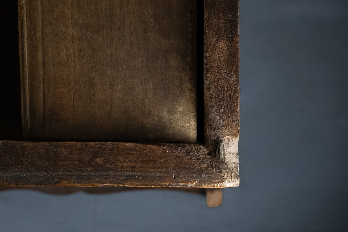 Antieke handgesneden houten dekenkist