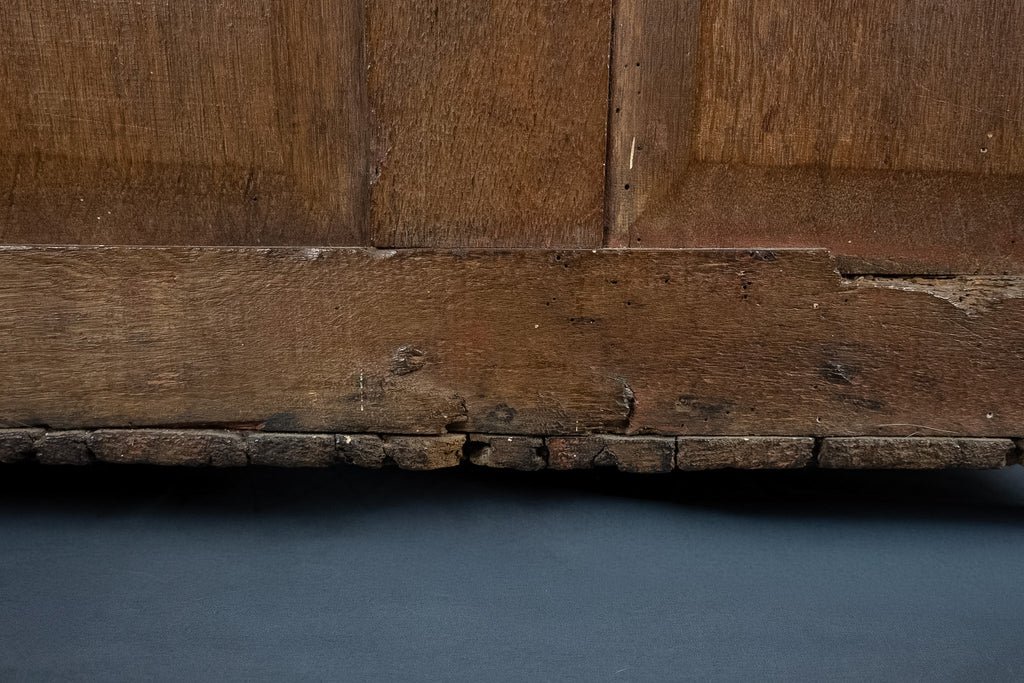 Antieke eikenhouten kist met geometrische inleg