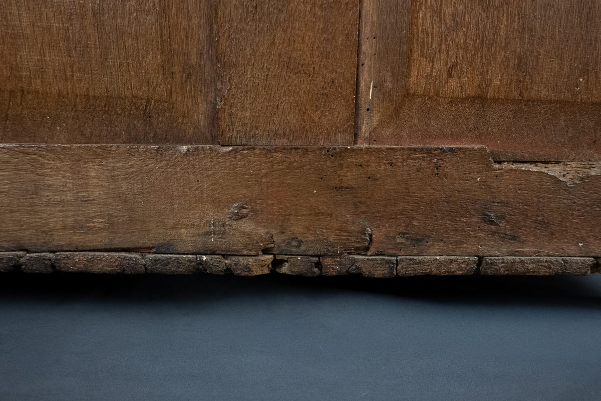 Antieke eikenhouten kist met geometrische inleg