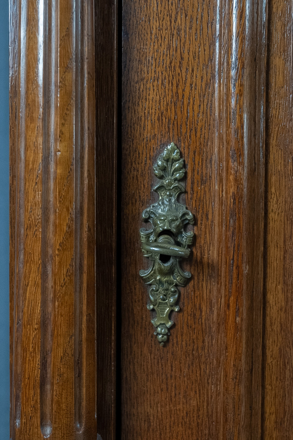 Engels eikenhouten kabinet