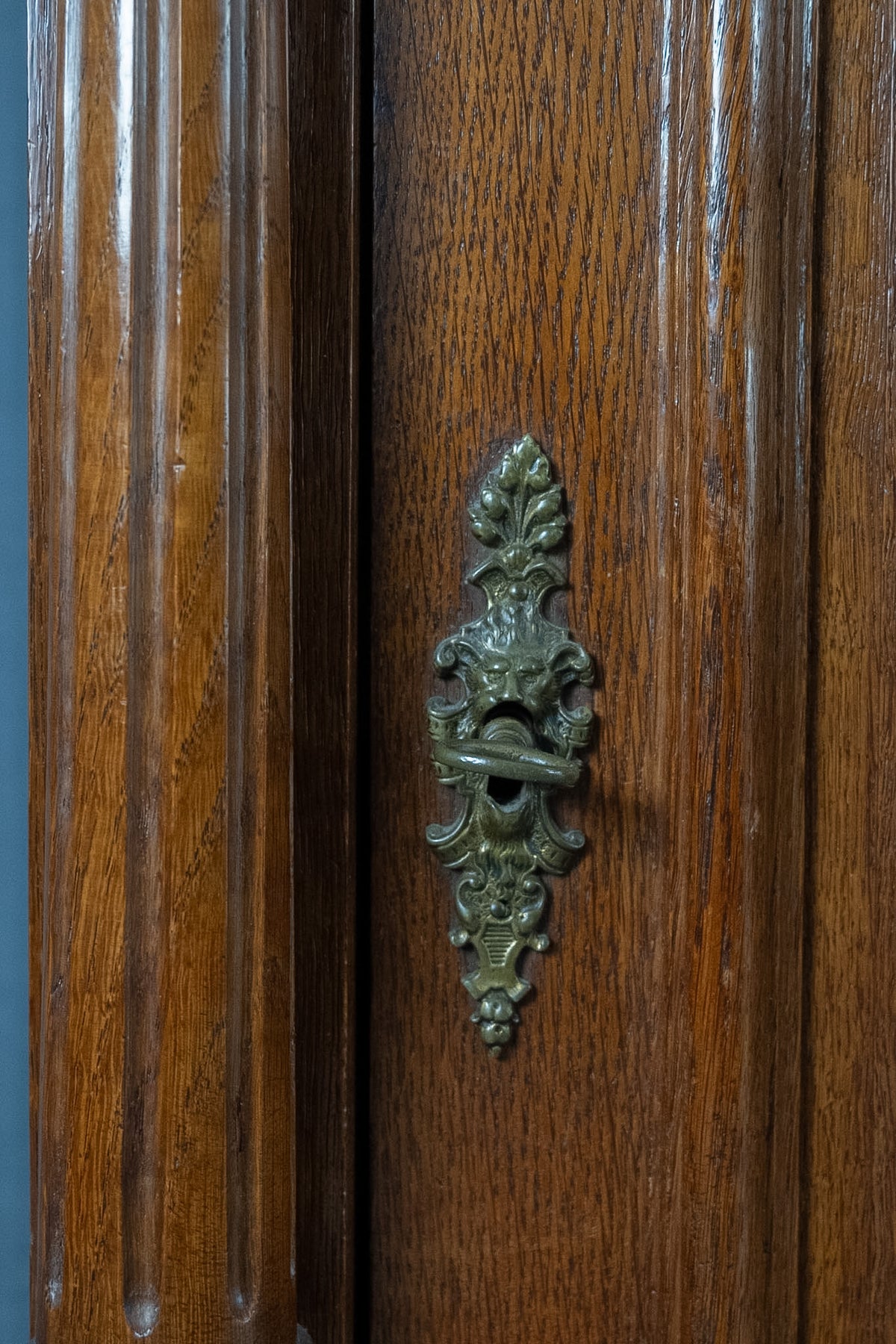 Engels eikenhouten kabinet