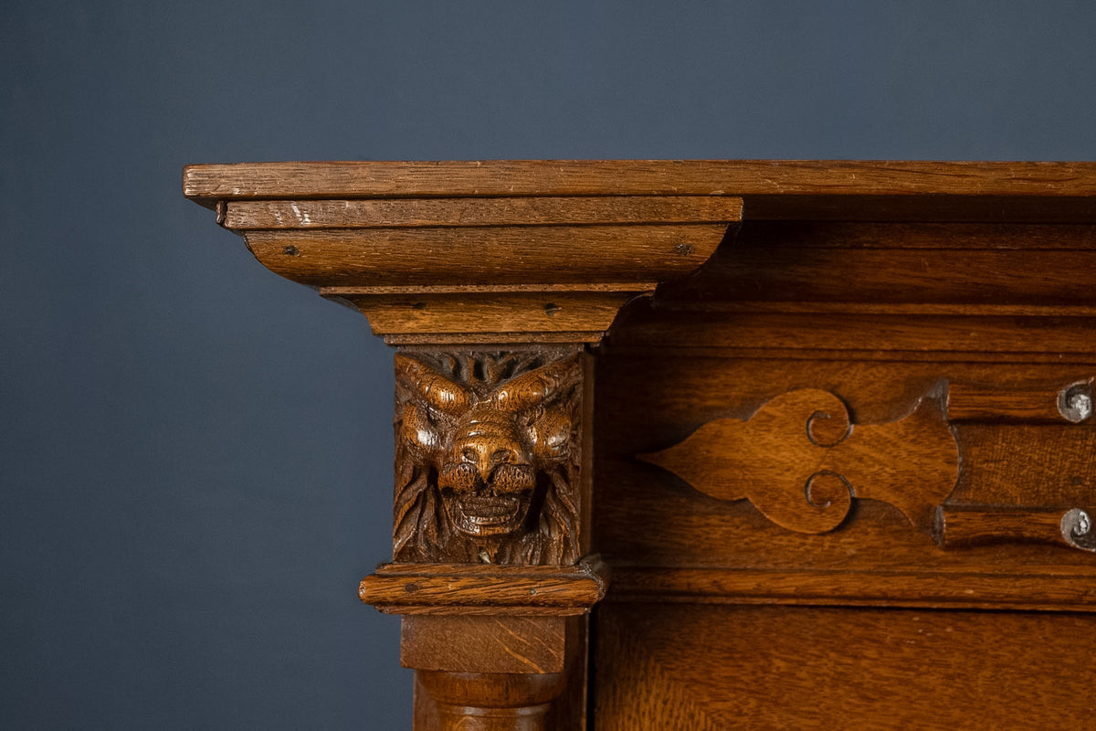 Engels eikenhouten kabinet