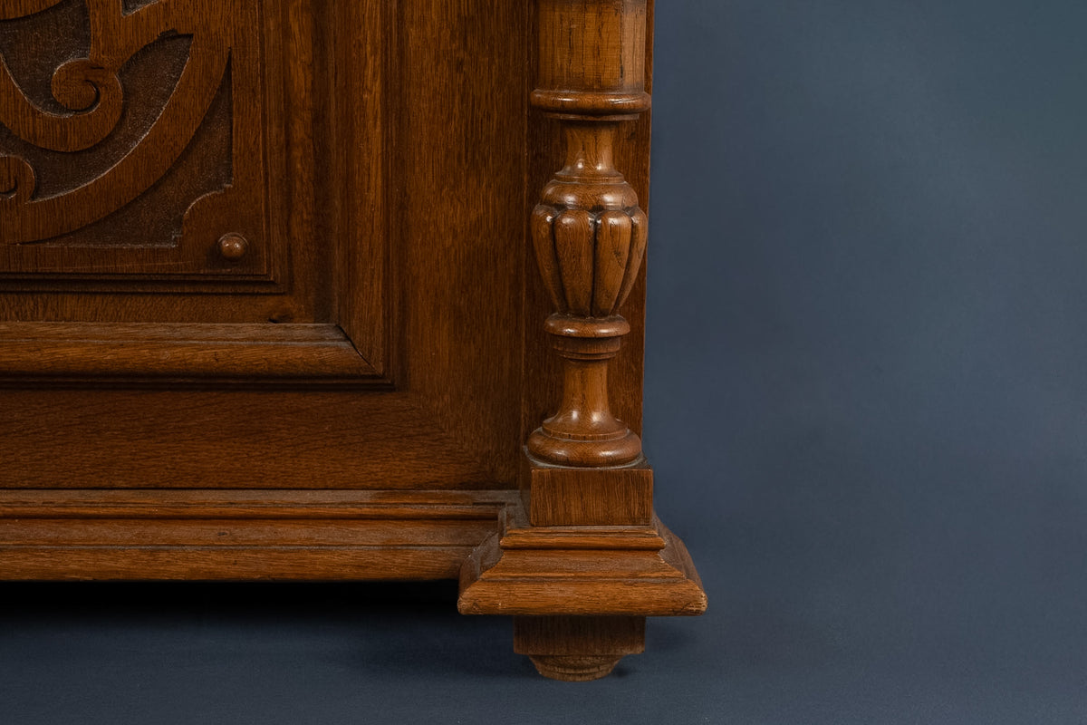 Engels eikenhouten kabinet