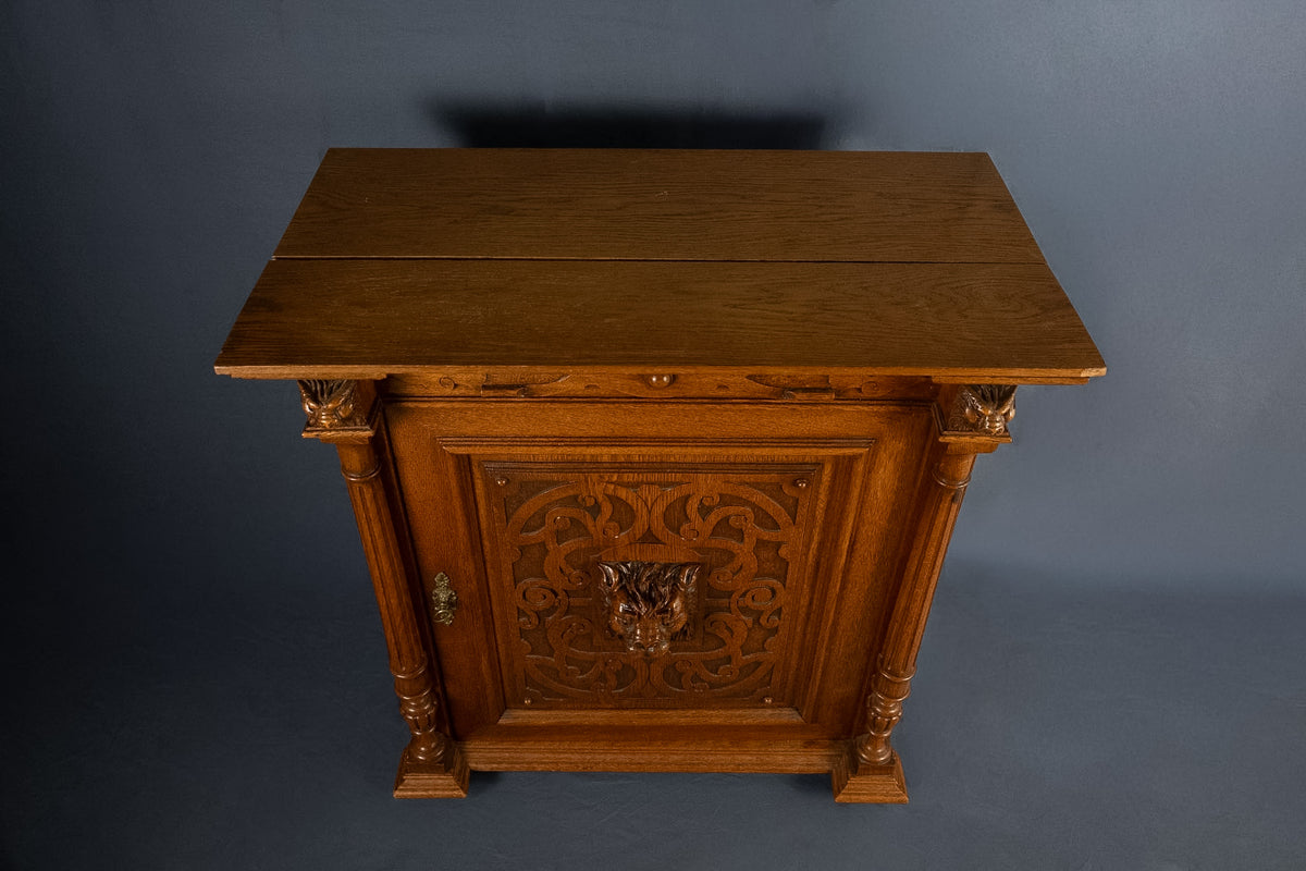 Engels eikenhouten kabinet