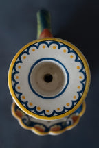 Franse Vieux Rouen faience kandelaar met fantasiedier