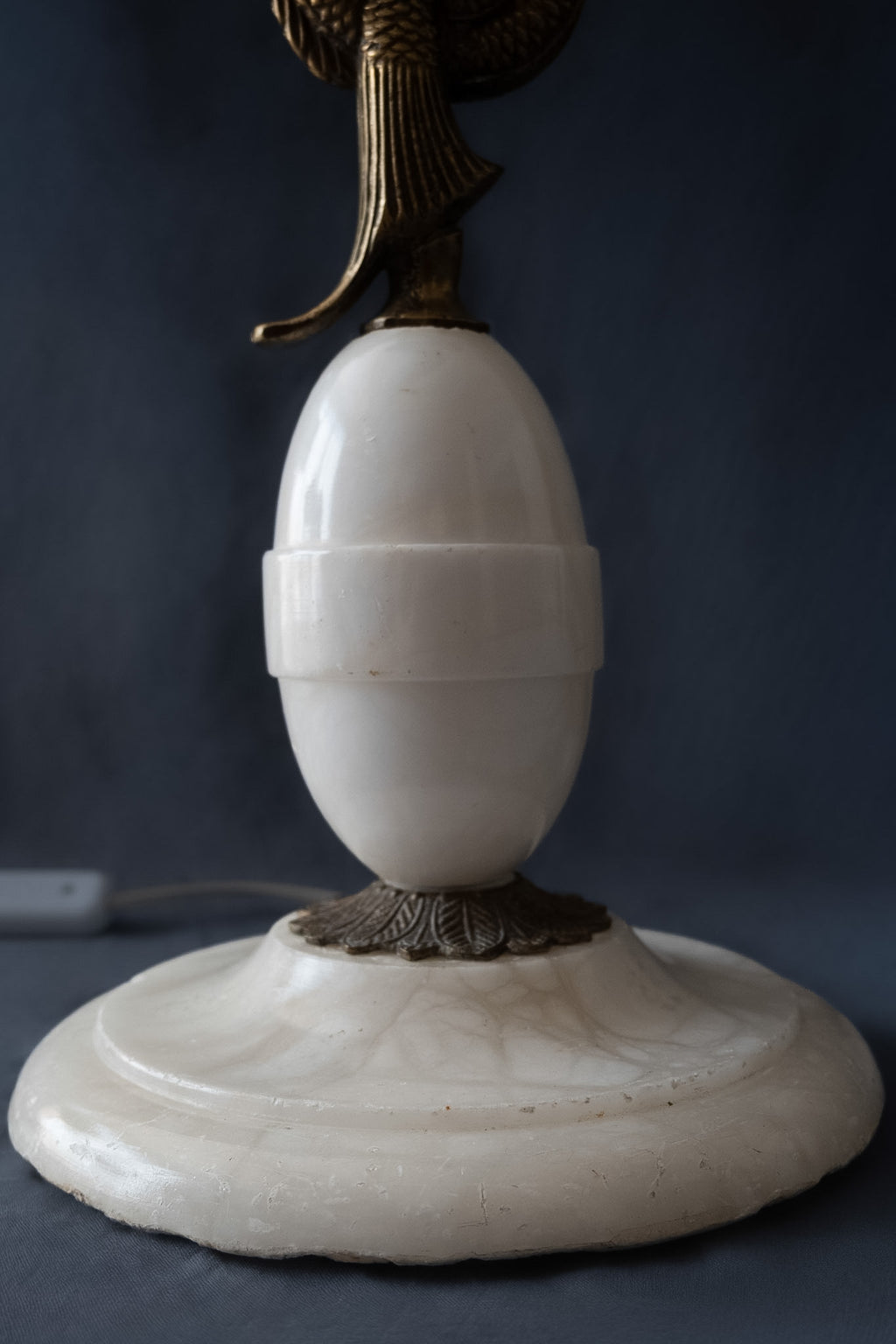 Decoratieve tafellamp met sirene, albast en glazen bol
