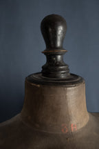 Antieke kleermakerspaspop met wespentaille